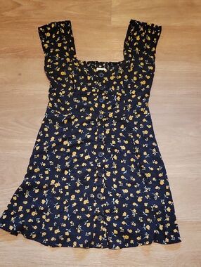 Aeropostale Black Floral Button Front Top with Yellow Flowers With Pockets